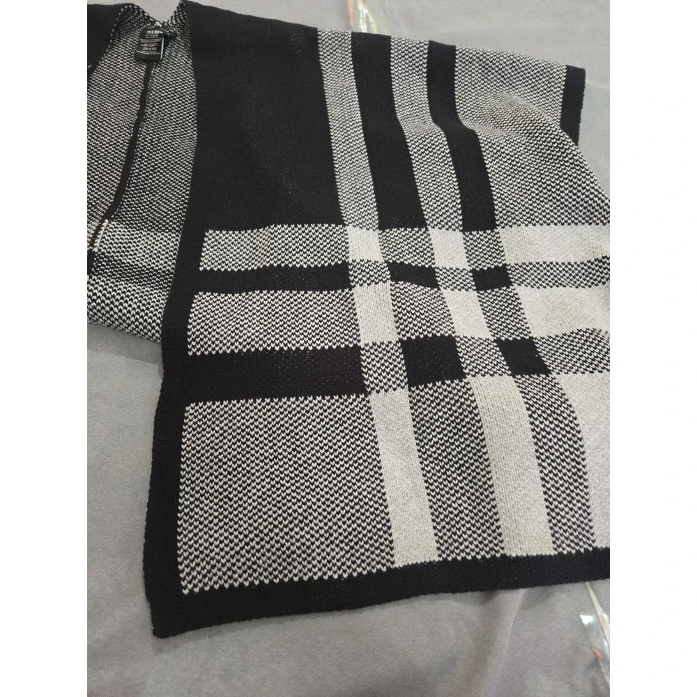 Ike Behar Knit Cape Ruana Black Cream Geometric Open Front Poncho Wrap One Size